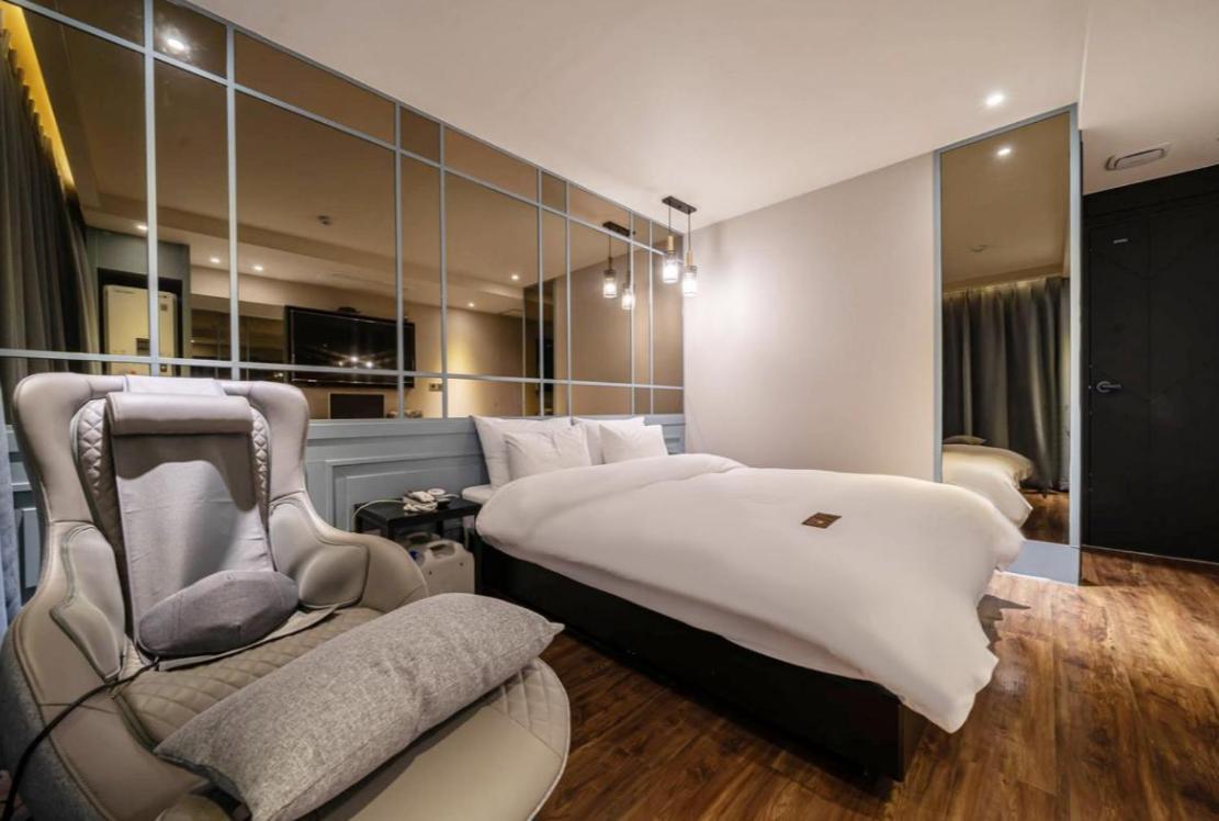 Hotel French Code Myeongji Пусан Экстерьер фото