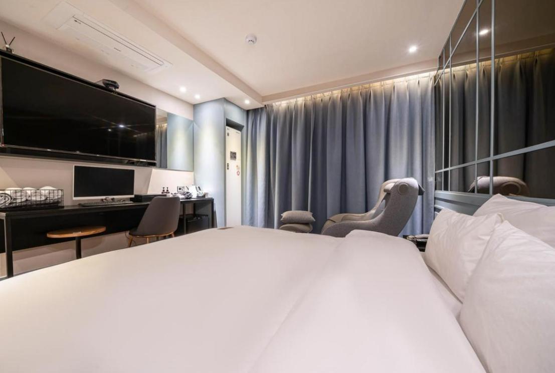 Hotel French Code Myeongji Пусан Экстерьер фото